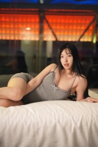 Elle Lee