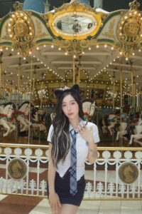 Elle Lee